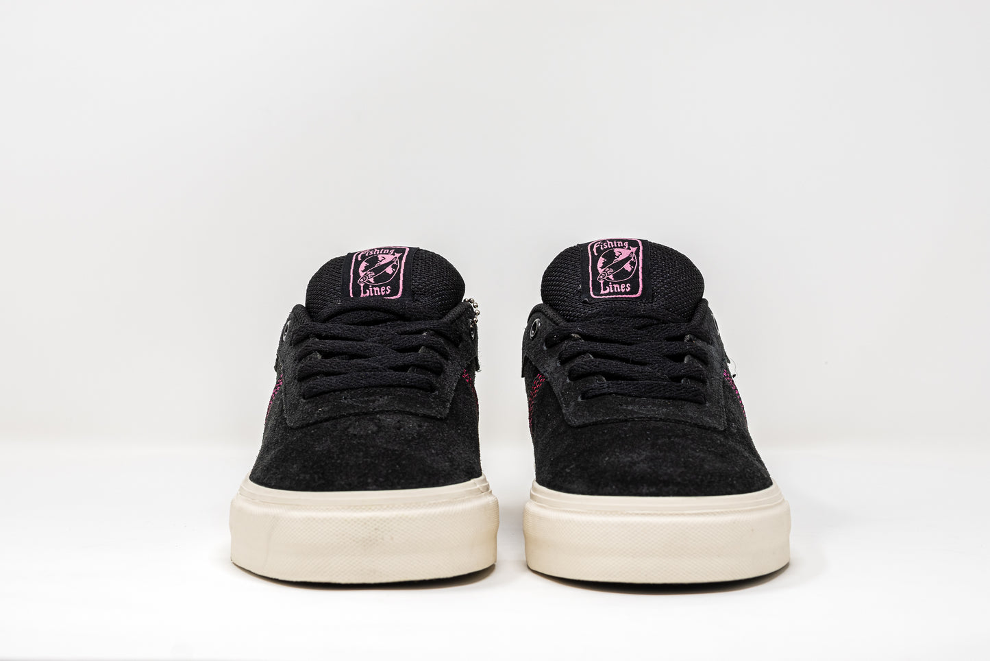 „Pari“ Black on White