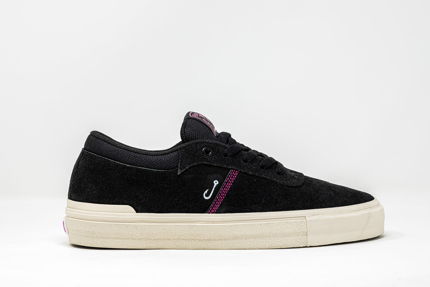 „Pari“ Black on White